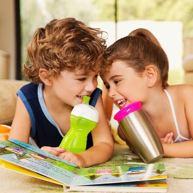 أكواب شرب مع فوهة للأطفال الصغار 9 أونصة 2 قطعة أزرق و أخضر مونشكين Pack of 2 Click Lock Bite Proof Sippy Cup 9oz - Blue Green - Munchkin - SW1hZ2U6NjYwODMz