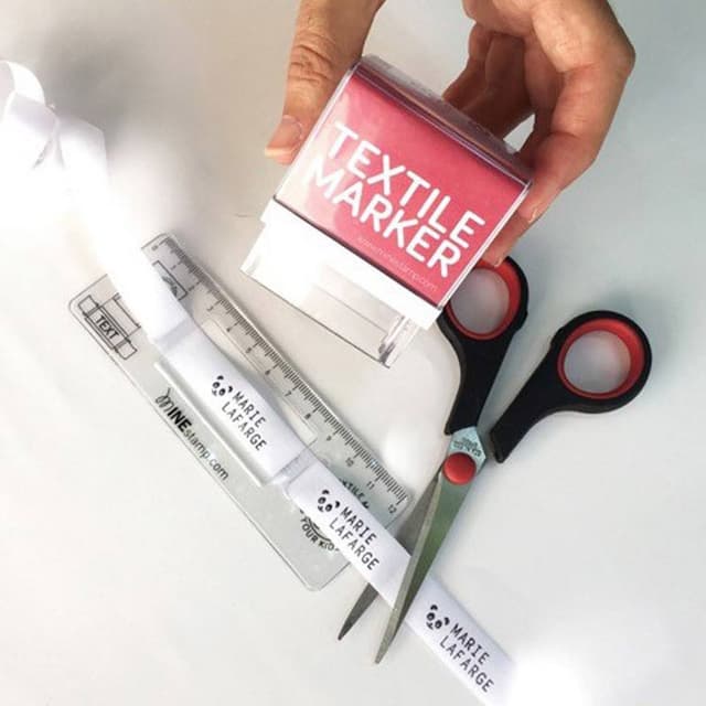 ختم اسم لتخصيص الملابس والكتب للأطفال ماين ستامب Mine Stamp Centering Ruler