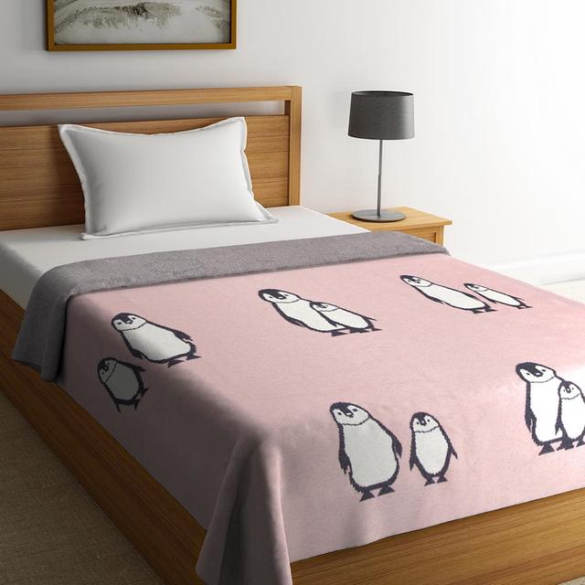 Pluchi - Knitted Kids Blanket Penguin Family - Pink - SW1hZ2U6NjQ1NDE3