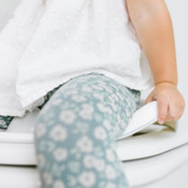 كرسي اطفال للحمام أبيض ذا فيرست ييرز  The First Years White Trainer Seat & Super Pooper Plus Potty