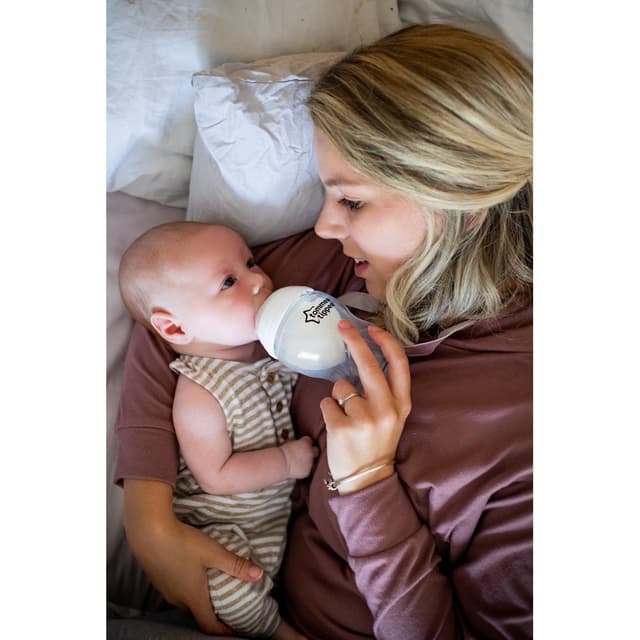 رضاعة أطفال ضد المغص 260ml حزمة 2في1 Tommee Tippee Closer to Nature Feeding Bottle
