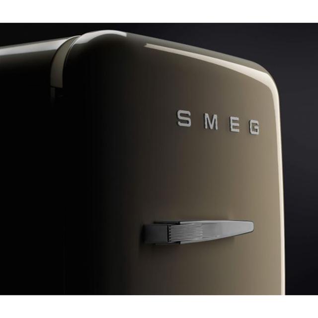 ثلاجة كهربائية 38 لتر كريمي سميج Small Fridge Smeg - SW1hZ2U6NzAxNDgx