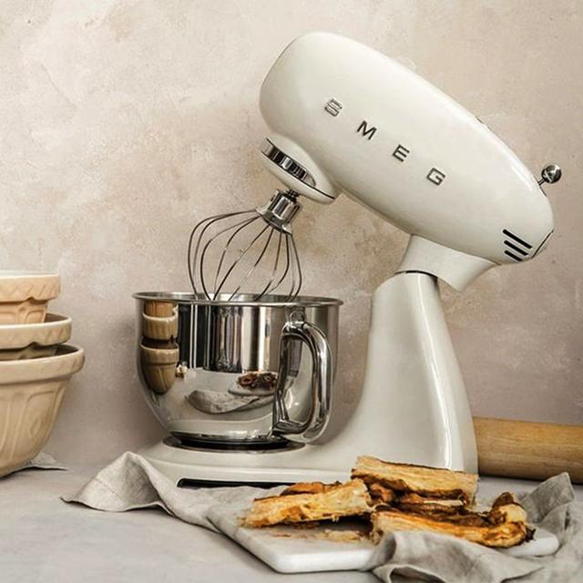 عجانة كهربائية 800 واط أبيض سميج Smeg Electric mixer - SW1hZ2U6NzAxNzE1