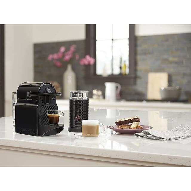 ماكينة قهوة اينسيا مع خافق حليب 0.7لتر أسود نسبريسو NESPRESSO Inissia D40 with Aeroccino Coffee Machine