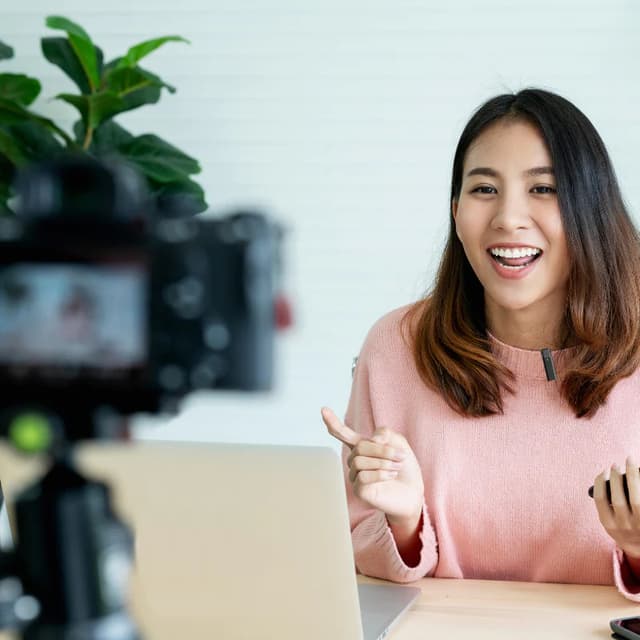 ميكروفون لاسلكي صغير للهواتف Mini 2.4G Wireless Lavalier Microphone With Charging Case