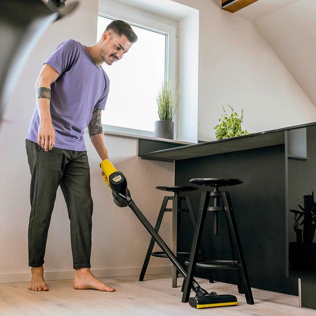 مكنسة كهربائية لاسلكية 140وات أصفر كارشر Karcher VC 4 Cordless Vacuum - SW1hZ2U6OTM5MDc3