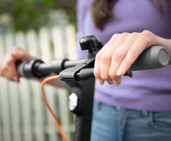 Segway-Ninebot Kick Scooter F30E: Maximum Speed up to 25 km/h Range up to 30 km