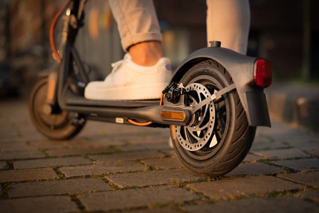 Segway-Ninebot Kick Scooter F30E: Maximum Speed up to 25 km/h Range up to 30 km