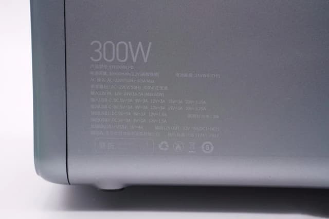 بطارية متنقلة للرحلات 300 واط Yoobao EN300WLPD 72000mAh PD65W Power Station