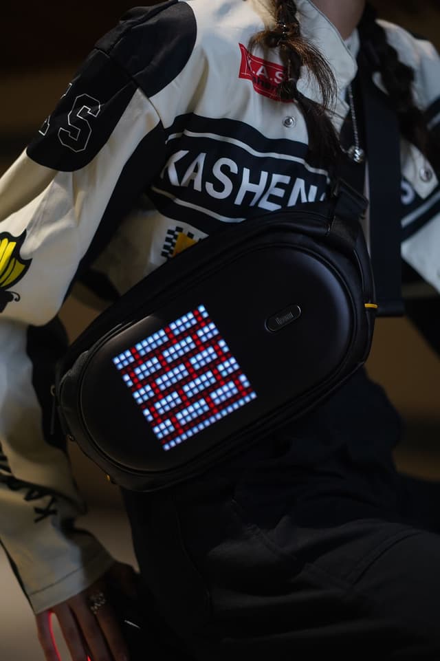 حقيبة كتف ذكية ديفوم بيكسو مع شاشة وتطبيق ذكي Divoom Pixoo SlingBag-C