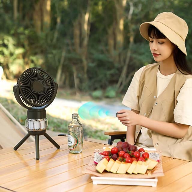 مروحة صغيرة متنقلة للتخييم مع اضاءة مدمجة وريموت 10000 مللي أمبير Remote Control Camping Electric Portable Fan