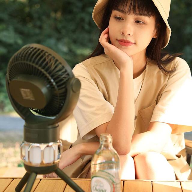 مروحة صغيرة متنقلة للتخييم مع اضاءة مدمجة وريموت 10000 مللي أمبير Remote Control Camping Electric Portable Fan