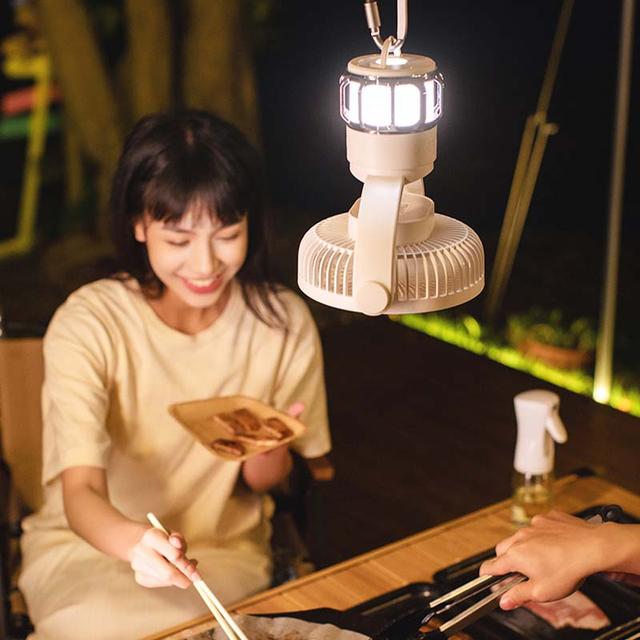 مروحة صغيرة متنقلة للتخييم مع اضاءة مدمجة وريموت 10000 مللي أمبير Remote Control Camping Electric Portable Fan