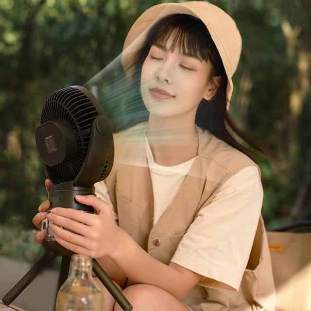 مروحة صغيرة متنقلة للتخييم مع اضاءة مدمجة وريموت 10000 مللي أمبير Remote Control Camping Electric Portable Fan