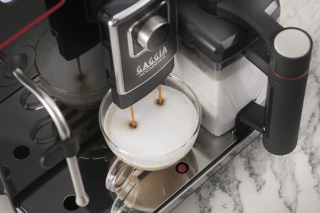 الة قهوة اسبريسو جاجيا مع صانعة رغوة الحليب مدمجة صناعة ايطالية Gaggia New Accademia Bean To Cup Espresso And Coffee Machine - 299682