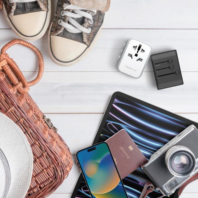فيش السفر العالمي 35 بي دي  وات 5 منافذ من موماكس لون أبيض Momax 1world ac travel charger