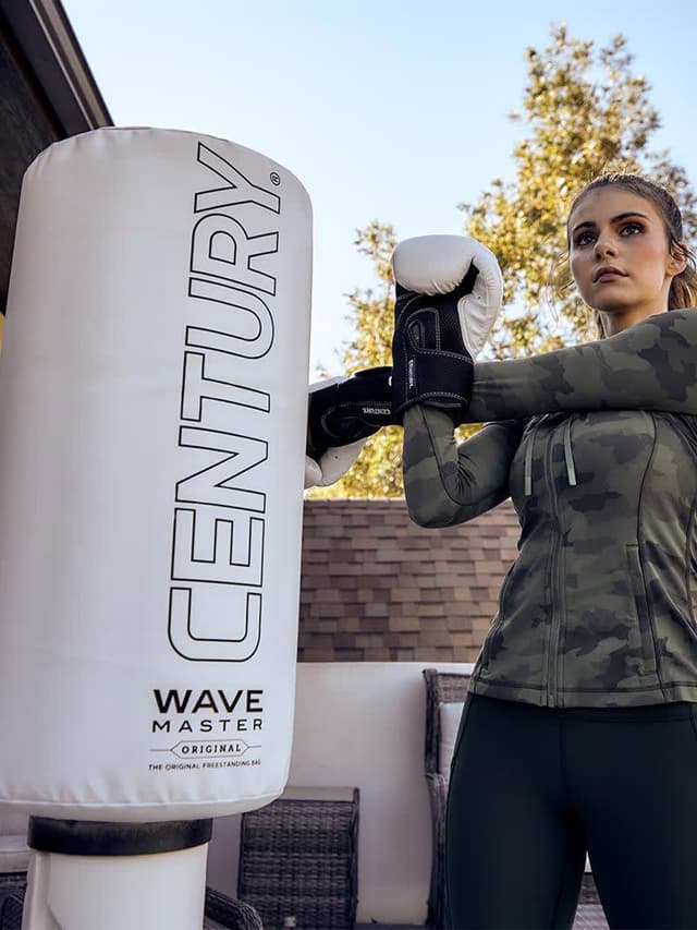 كيس ملكامة كبير بقاعدة باللون الأبيض سينتشري Century Wavemaster Large Punching Bag