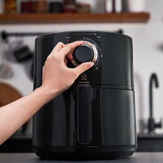 قلاية هوائية 3 لتر 1500 واط الكترولوكس Electrolux Explore 6 Air Fryer With Mechanical Control - SW1hZ2U6MTU2OTc5Nw==