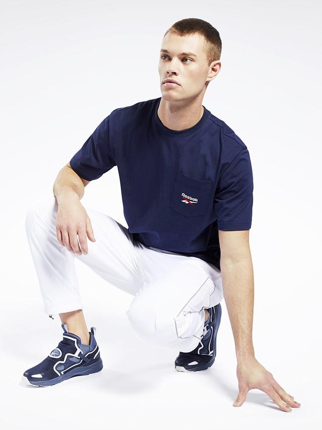 تيشيرت رجالي مع جيب مقاس S أزرق ريبوك Reebok Classic Pocket Tee - SW1hZ2U6MTUxNTkzOQ==