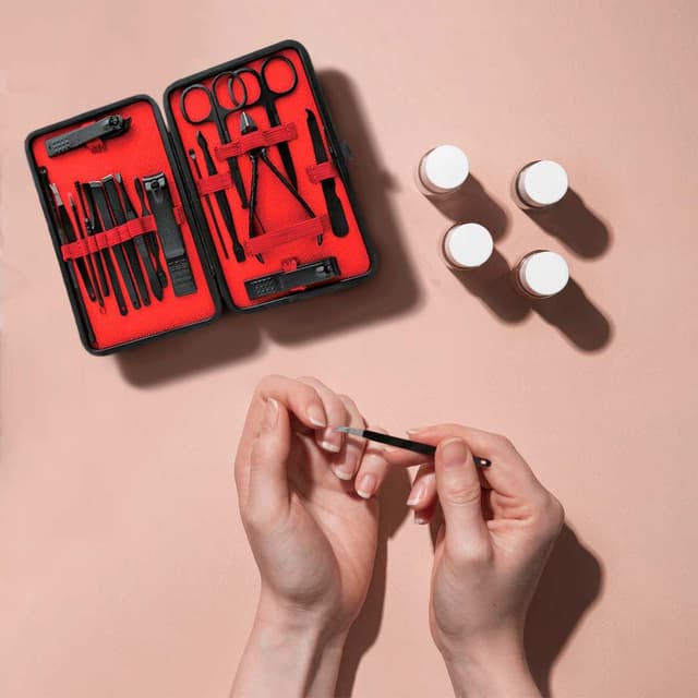 مجموعة العناية بالاظافر والوجه 18 قطعة ستانلس ستيل محمولة أسود جرين Green Lion 18 in 1 Manicure Travel Cutter