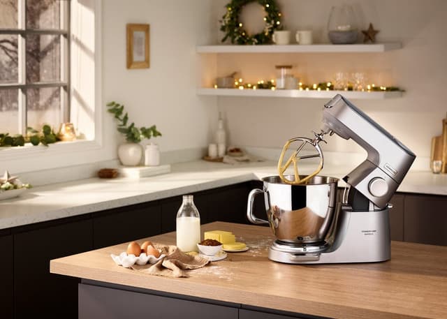 عجانة كينود الكهربائية 7 لتر مع 9 ملحقات Kenwood Titanium Kitchen Machine