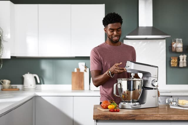 عجانة كينود الكهربائية 7 لتر مع 9 ملحقات Kenwood Titanium Kitchen Machine