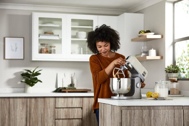 عجانة كهربائية كبيرة 5 لتر كينوود Kenwood kMix Stand mixer