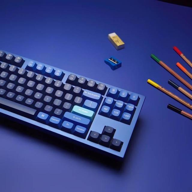 كيبورد قيمنق لون ازرق بكبسة زرقاء و نوب RGB Keychron Q3 QMK Custom Hot Swappable Gateron G Pro Keyboard With RGB Knob And Blue Switch - SW1hZ2U6MTYyMzAxMw==