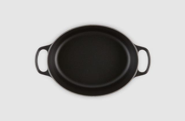 قدر حديد الزهر 6.3 لتر لوكروسيه أسود LE CREUSET OVAL FRENCH OVEN - SW1hZ2U6MTU2MDkzNA==