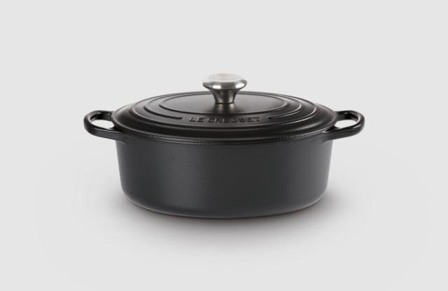 قدر حديد الزهر 6.3 لتر لوكروسيه أسود LE CREUSET OVAL FRENCH OVEN - SW1hZ2U6MTU2MDkyNg==