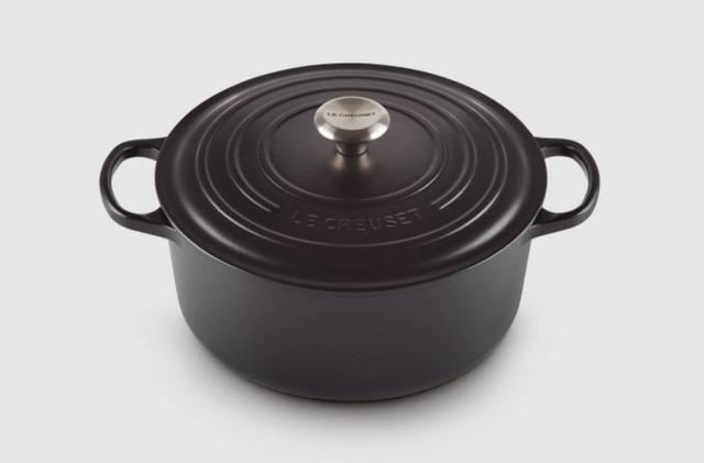 LE CREUSET ROUND FRENCH OVEN 24CM SATIN BLACK - SW1hZ2U6MTU2MTgzMw==