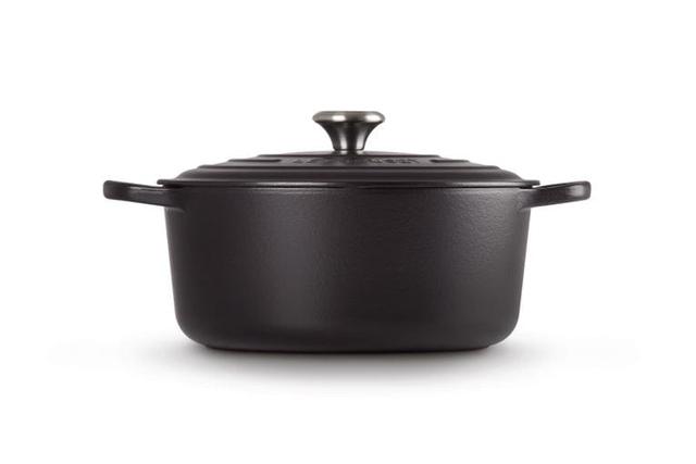 LE CREUSET ROUND FRENCH OVEN 24CM SATIN BLACK - SW1hZ2U6MTU2MTgzNQ==