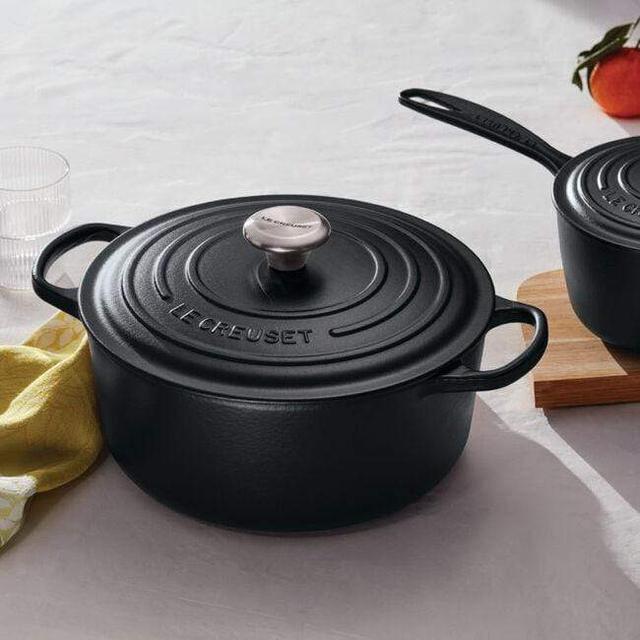 LE CREUSET ROUND FRENCH OVEN 28CM SATIN BLACK - 21177280000430 - SW1hZ2U6MTU2MDk0Mg==