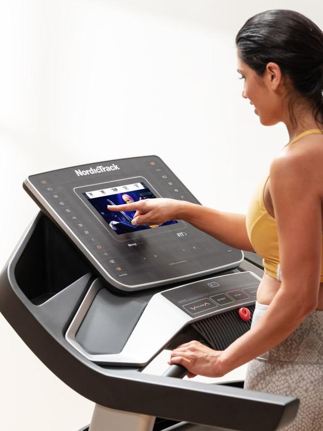 NordicTrack EXP 10i Motorized Treadmill - SW1hZ2U6MTUwNDA2Mw==