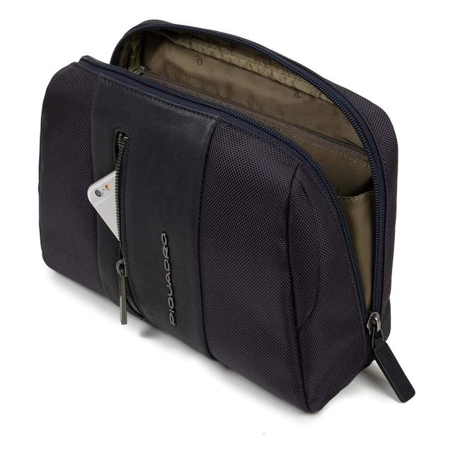 شنطة صغيرة للرجال جلد أسود PIQUADRO BRIEF TOILETRY BAG - SW1hZ2U6MTU3NDE2Mg==