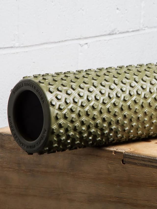 بكرة تدليك العضلات رامبل رولر Rumble Roller Gator Foam Muscle Roller