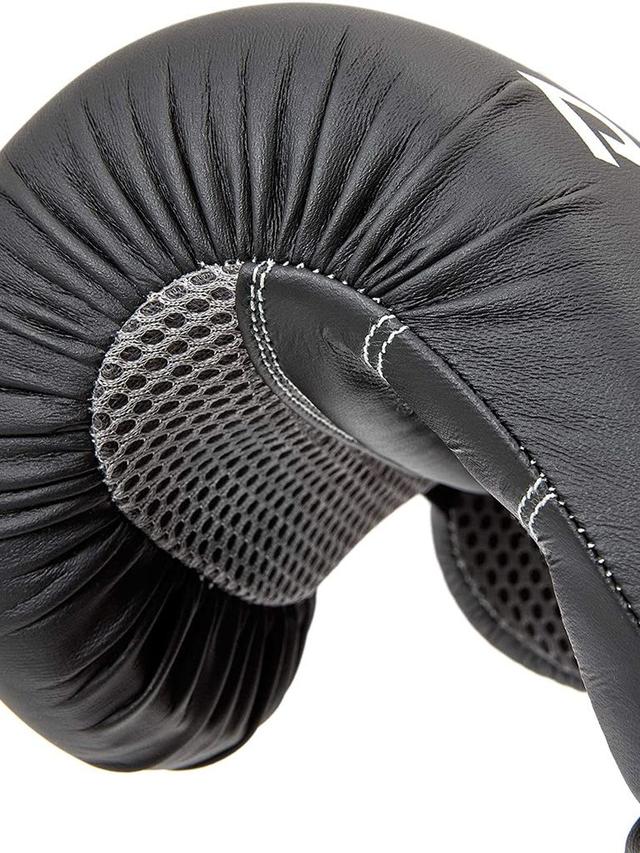 قفازات ملاكمة باللون الأسود بمقاس 10 OZ من فينتس ريبوك Reebok Fitness Boxing Gloves Color BlackSize 10 Oz