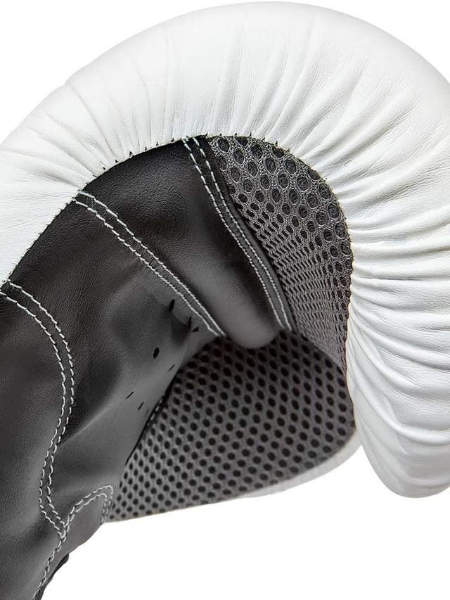 قفازات ملاكمة باللون الأبيض والأسود بمقاس 10ozمن فينتس ريبوكReebok Fitness Retail Boxing Gloves Color White/BlackSize 10 Oz - 312517