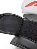 قفازات ملاكمة باللون الأبيض والأسود بمقاس 10ozمن فينتس ريبوكReebok Fitness Retail Boxing Gloves Color White/BlackSize 10 Oz - 312520