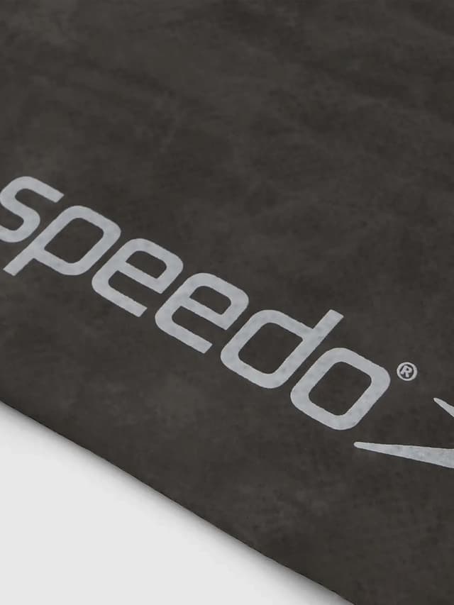 منشفة رياضية باللون الأسود من سبيدو SPEEDO Sports Towel - Black