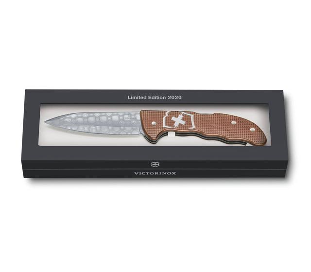 سكين جيب للصيد إصدار محدود فيكتورنوكس Victorinox Hunter Pro Alox Damast Limited Edition - SW1hZ2U6MTU1NzkxMw==