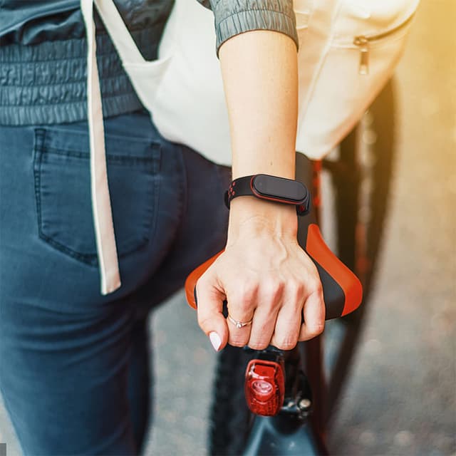 سير ساعة شاومي ام آي باند 5 و6 و7 سيلكون رياضي رجالي ونسائي او اوزون عدد خمسة O Ozone Silicone Strap Compatible with Xiaomi Mi Band 5/6/7