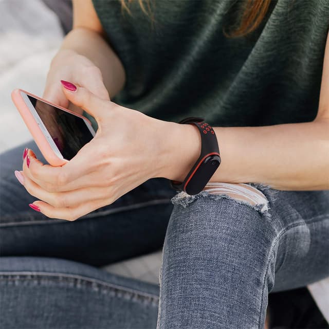 سير ساعة شاومي ام آي باند 5 و6 و7 سيلكون رياضي رجالي ونسائي او اوزون عدد خمسة O Ozone Silicone Strap Compatible with Xiaomi Mi Band 5/6/7