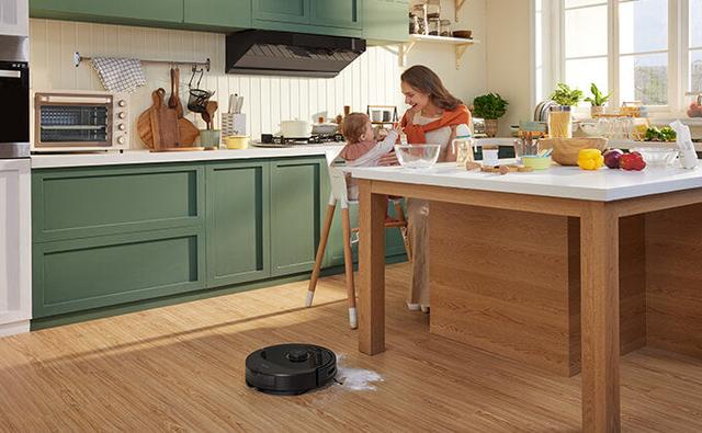 Roborock Q8 Max+ Robot Vacuum with Auto-Empty Dock - SW1hZ2U6MTYwMzA1MQ==