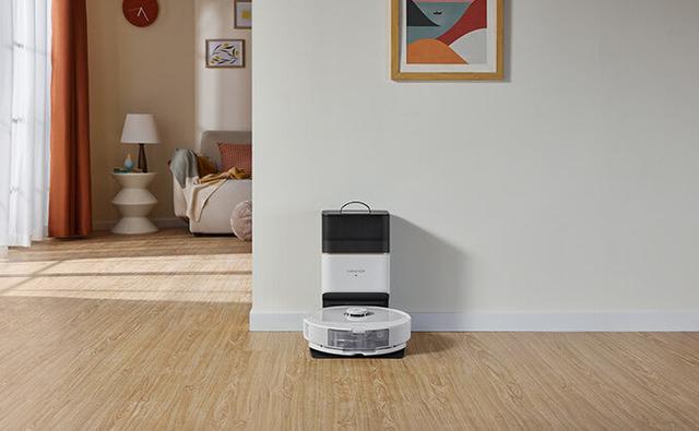 مكنسة روبوت التنظيف روبوروك كيو 8 ماكس بلس 5500 باسكال مع صندوق للغبار Roborock Q8 Max+ Robot Vacuum with Auto-Empty Dock