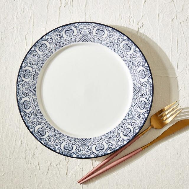 صحن تقديم مسطح بورسلان 22.5 سم أزرق شي بروشي Che Brucia Arabesque Porcelain Flat Plate - SW1hZ2U6MTg0NDczMw==