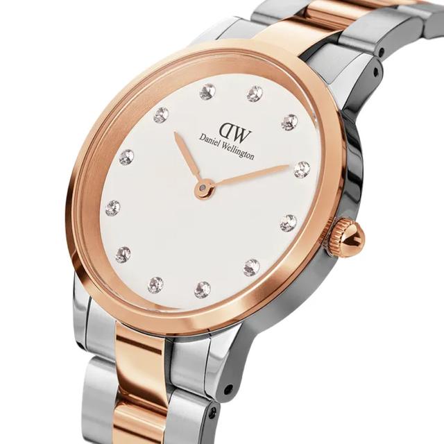 ساعات دانيال ولينغتون نسائية Dw00100358 قياس 32 ملم معدن فضي وروز جولد Daniel Wellington Iconic Link Lumine Watch Two-Tone Link Bracelet Dw00100358 - SW1hZ2U6MTgxOTE5NA==