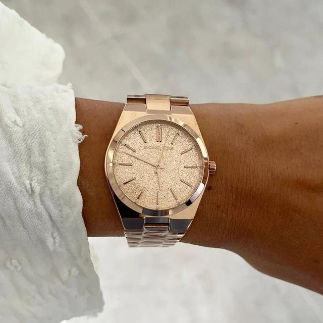 ساعة مايكل كورس للنساء كوارتز ستانلس ستيل بمينا ذهبي ورديMichael Kors Women's Quartz Stainless Steel Rose Gold Dial 36mm Watch Mk6624 - SW1hZ2U6MTgxOTUxNA==