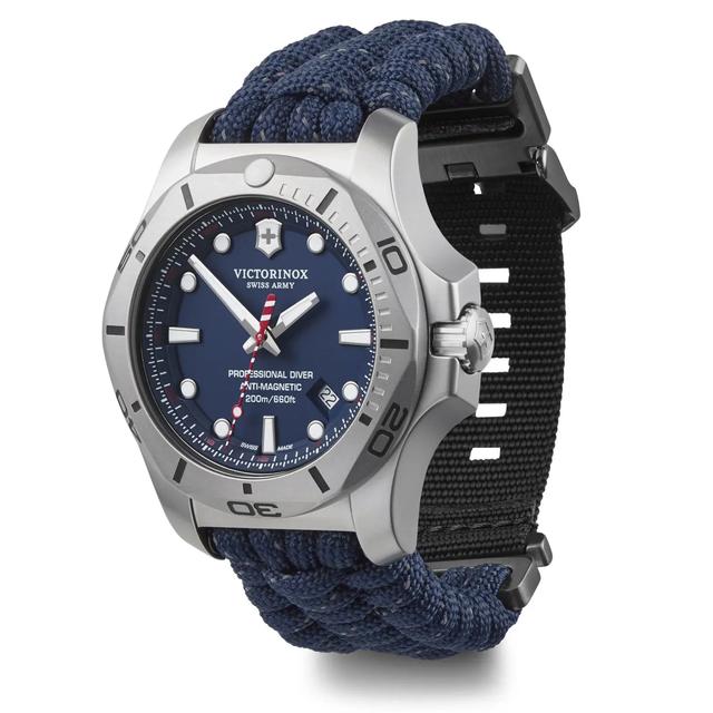 ساعة رجالية سويسرية باراكورد 45 مم كحلي وفضي فيكتوري نوكس Victorinox Swiss Army Blue Dial Men's Watch - SW1hZ2U6MTgyMTY5NA==