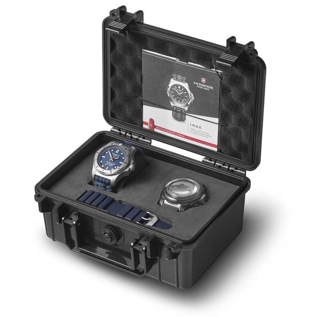 ساعة رجالية سويسرية باراكورد 45 مم كحلي وفضي فيكتوري نوكس Victorinox Swiss Army Blue Dial Men's Watch - SW1hZ2U6MTgyMTY5OA==
